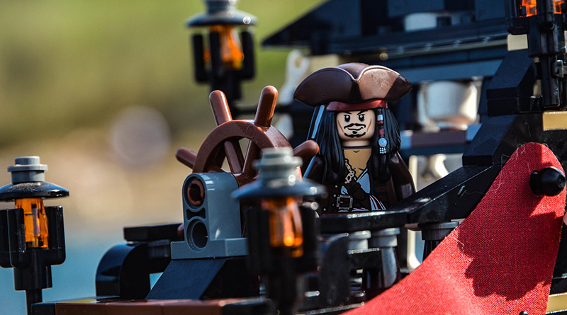 Brick Pic of the Day: Sparrow salpa