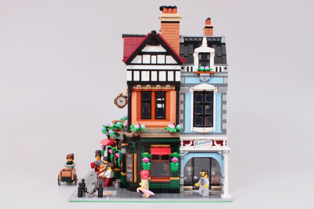 Reseña del LEGO Icons 10350 Tudor Corner 2 (1024 x 683)