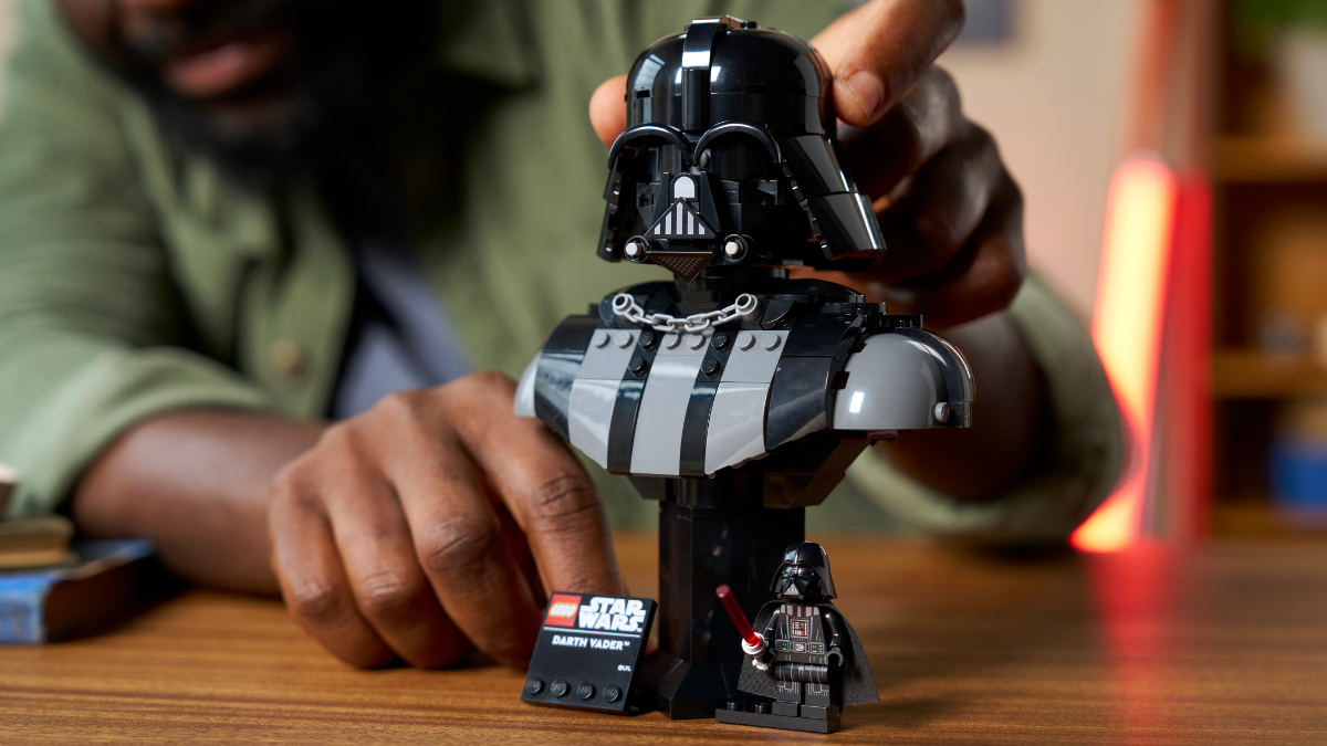 Early LEGO Star Wars Darth Vader Bust review is strong with the Force