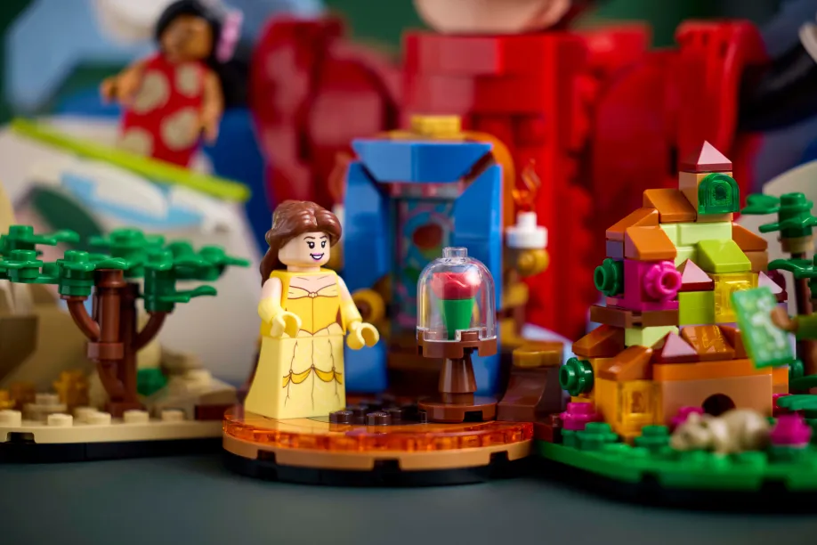 LEGO Ideas 21352 Magia de Disney 09