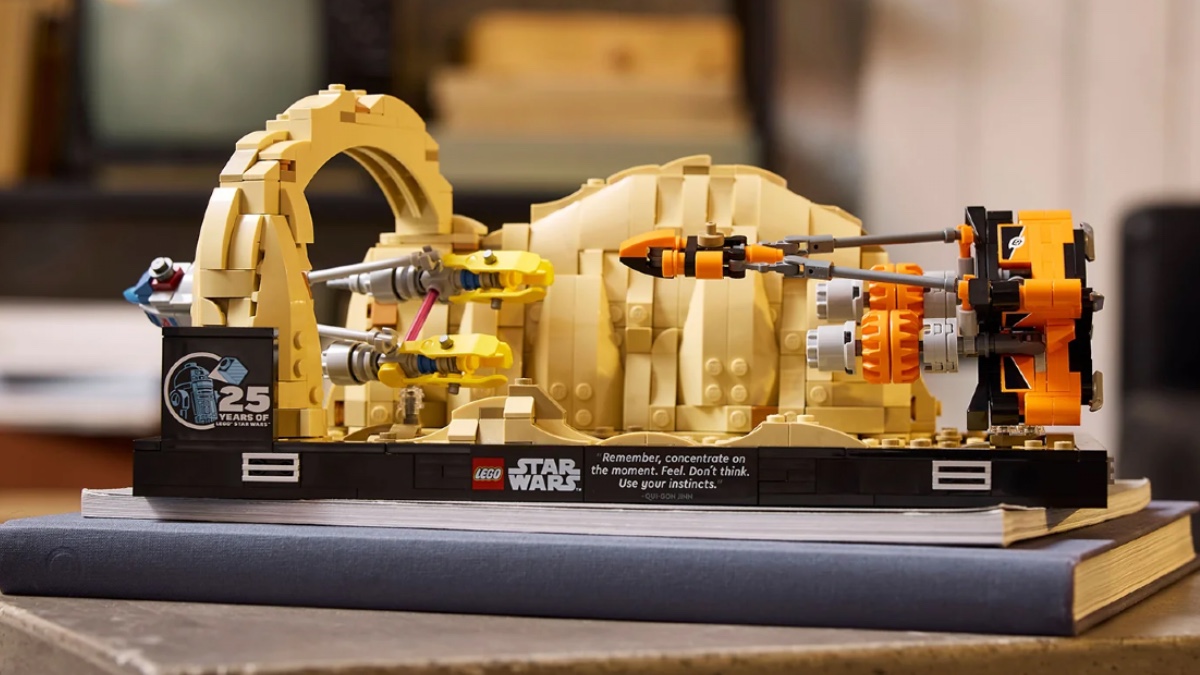 LEGO Star Wars Podrace Diorama takes after the right predecessor