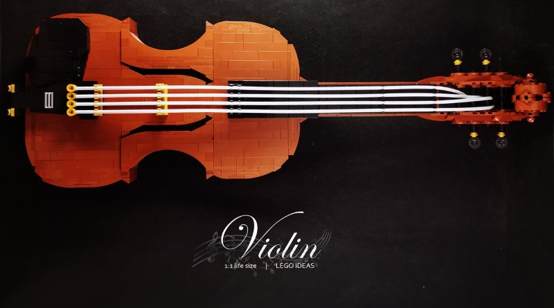 Murstenbygget violin fikler sig vej til 10K på LEGO Ideas