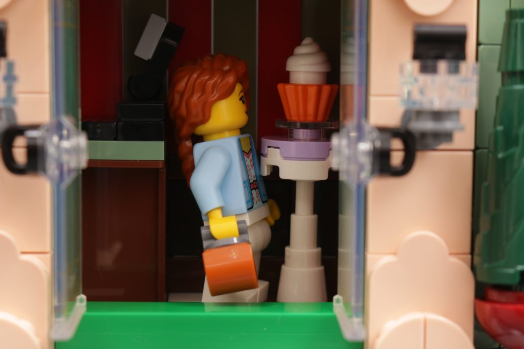 LEGO Icons 10362 Fransk Café anmeldelse, ikke rigtigt til minifigurer 14 1024x683