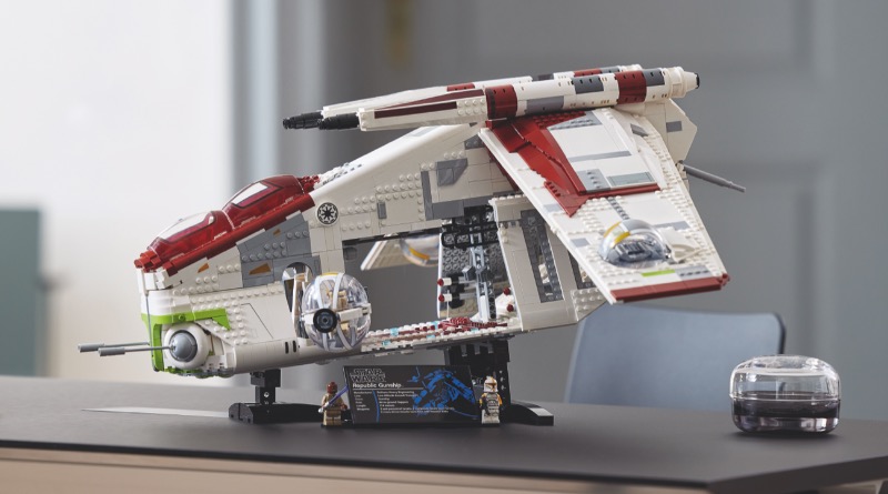 30,000 people voted for LEGO Star Wars 75309 Republic Gunship to become reality