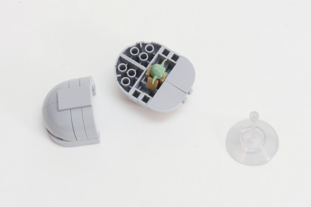 LEGO Star Wars Baby Yoda build 7