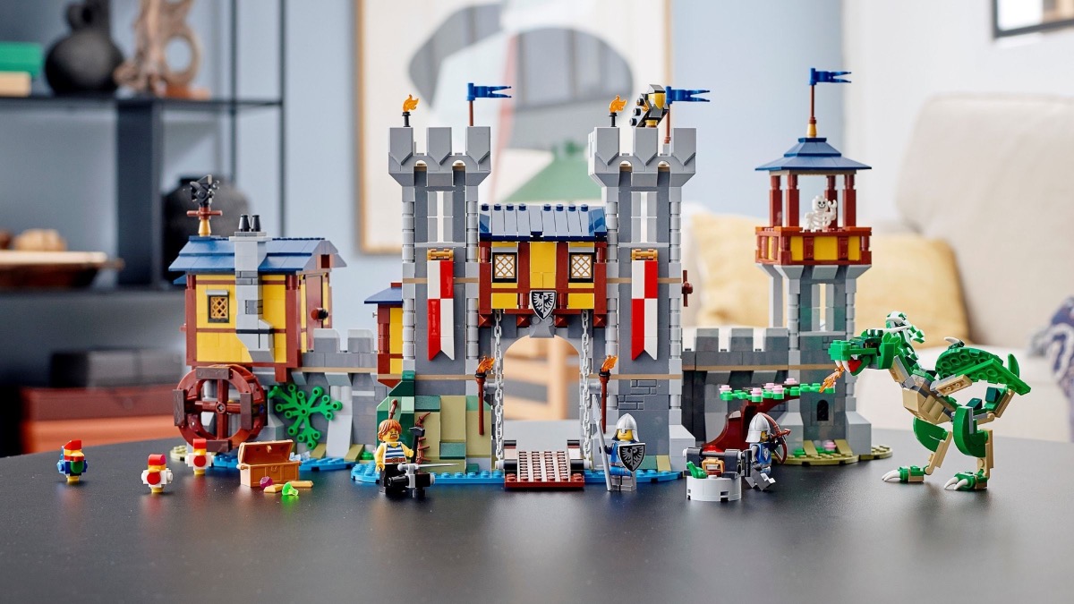 Four castle-adjacent LEGO models to get 40567 Forest Hideout