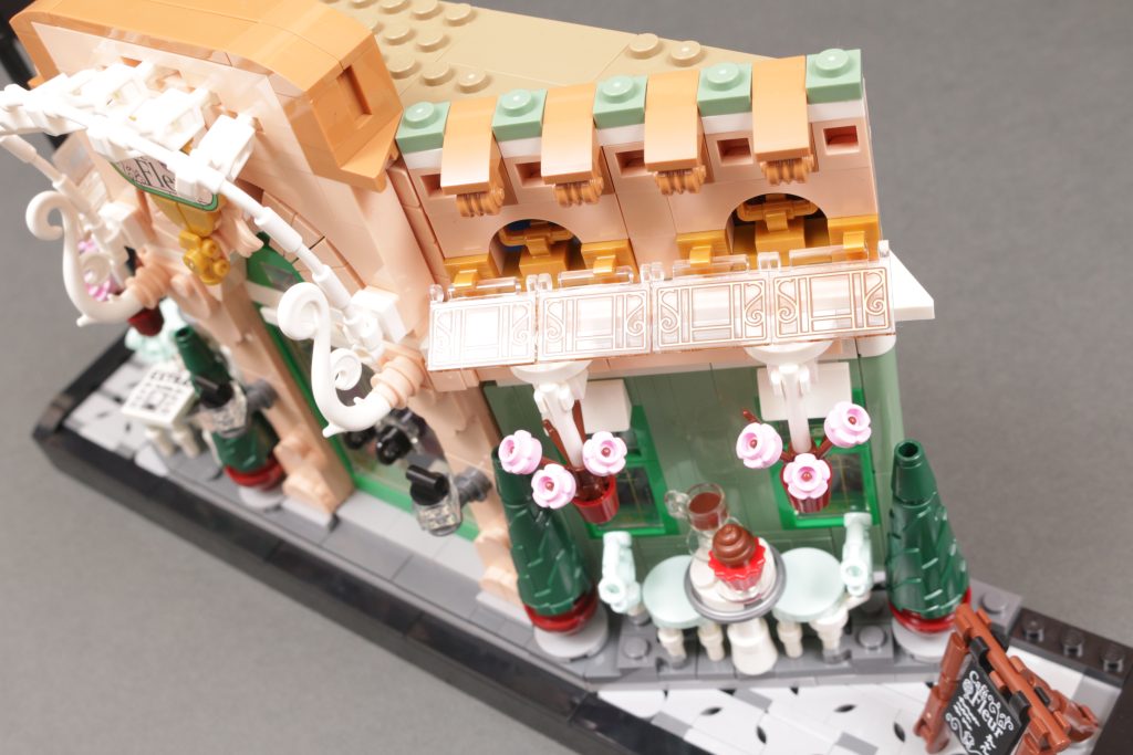 Reseña del LEGO Icons 10362 French Cafe (19 pulgadas, 1024 x 683 píxeles)