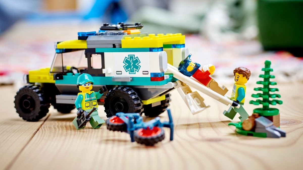 Last days for LEGO 40582 4×4 Off-Road Ambulance Rescue GWP