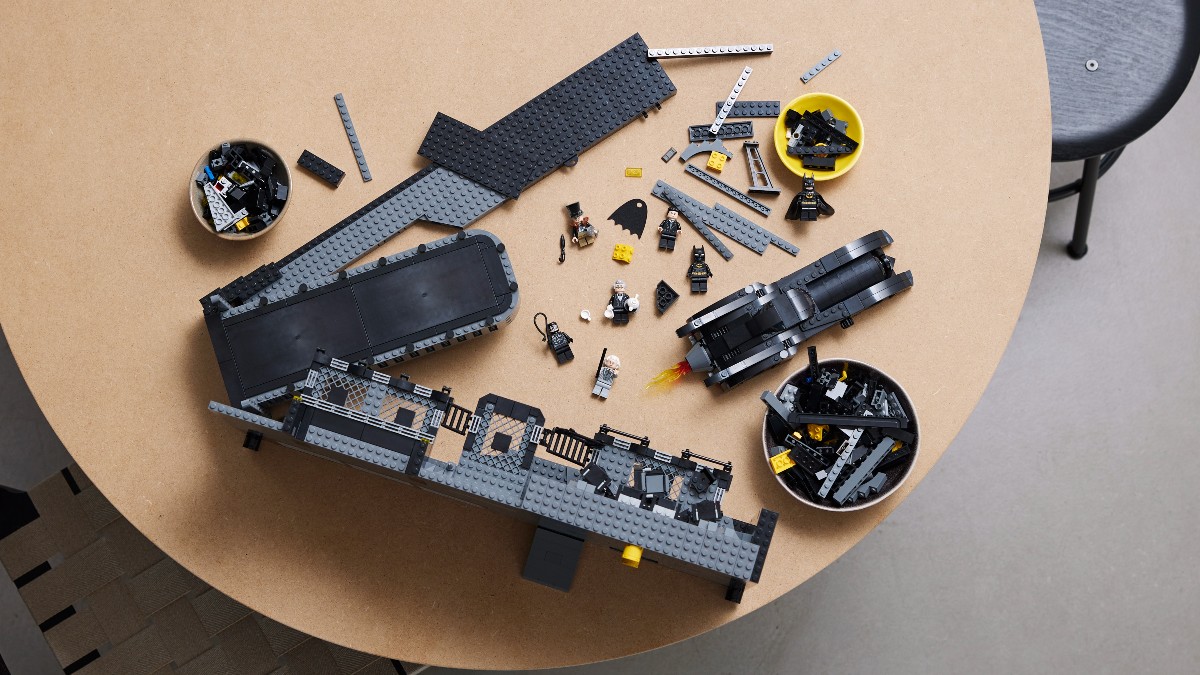LEGO 76252 Batcave – Shadow Box’s Batmobile looks familiar 
