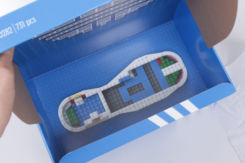 あつ‼️ LEGO's 10282 Adidas Originals Superstar comes in a shoebox, and