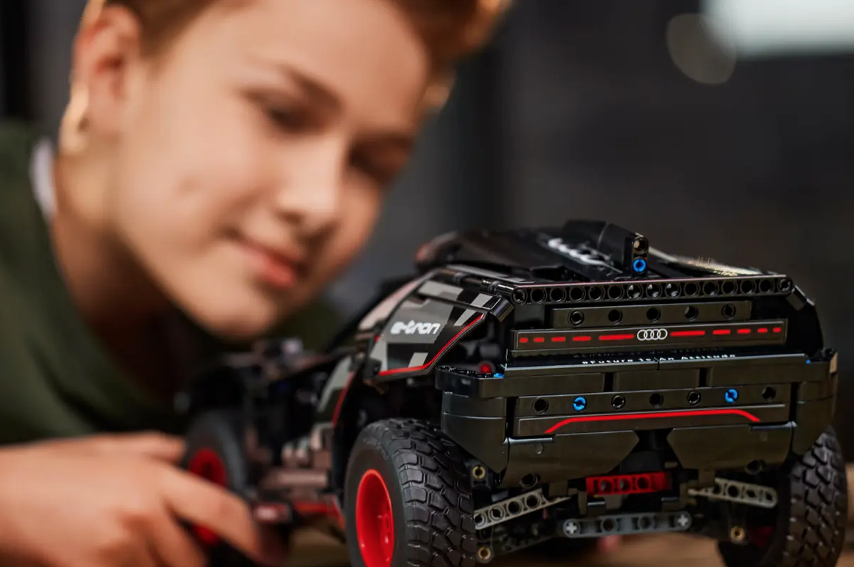 LEGO Technic 42160 Audi R2 Q e tron 7