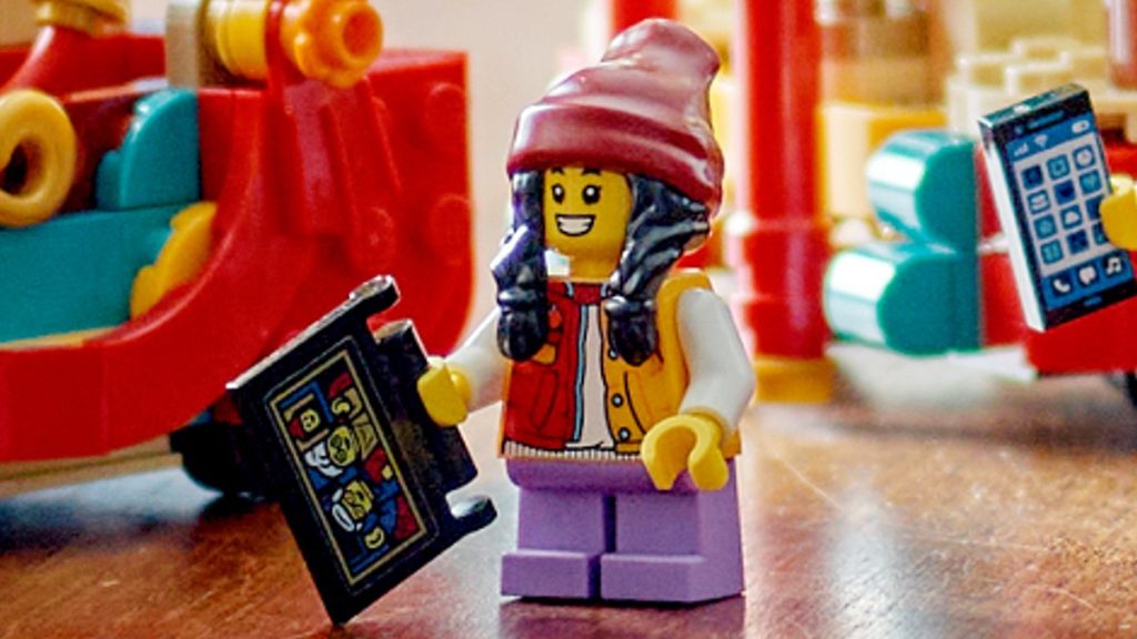 lego 80111 family daughter 1024x576