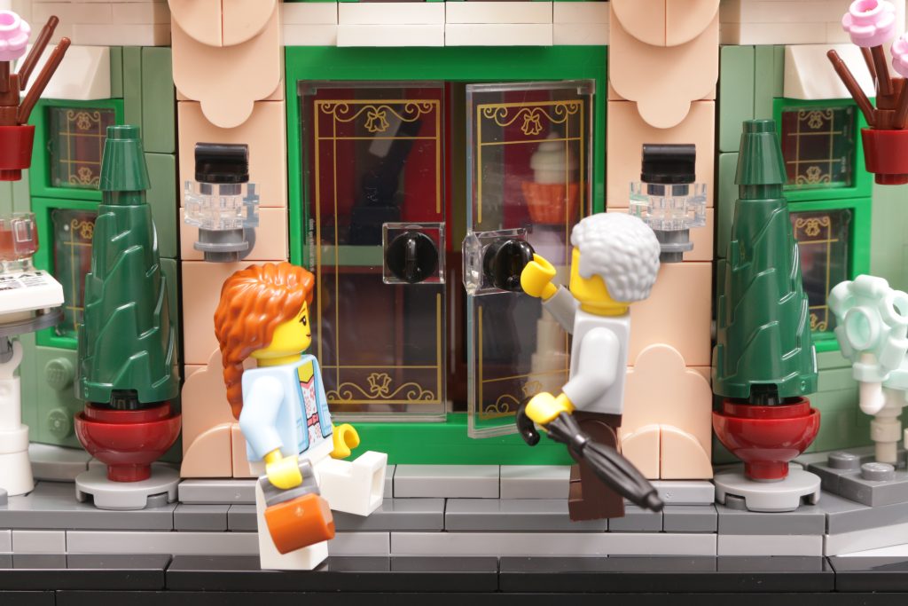 LEGO Icons 10362 Fransk Café anmeldelse, ikke rigtigt til minifigurer 10 1024x683