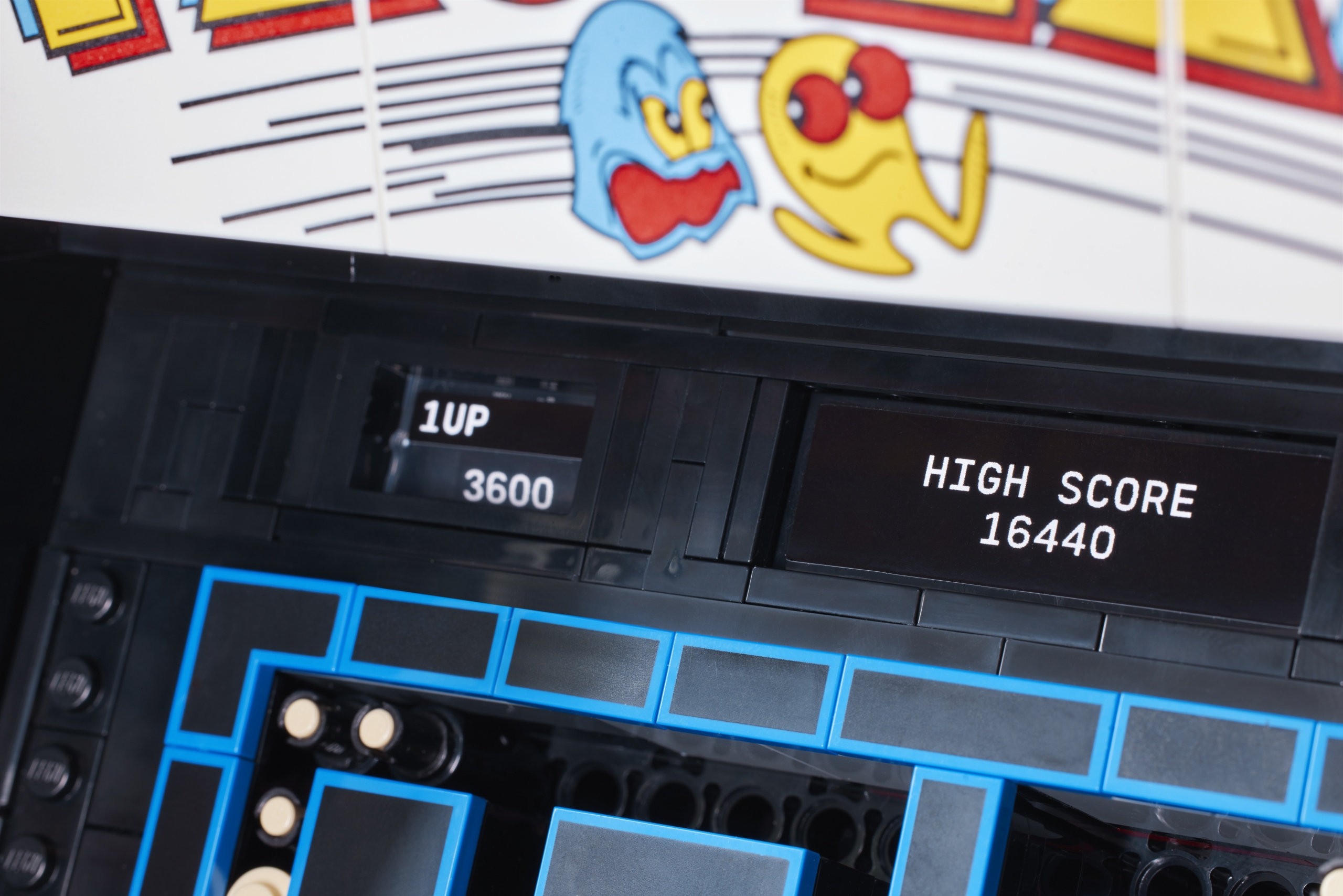 LEGO Icons 10323 PAC MAN Arcade 16 em escala