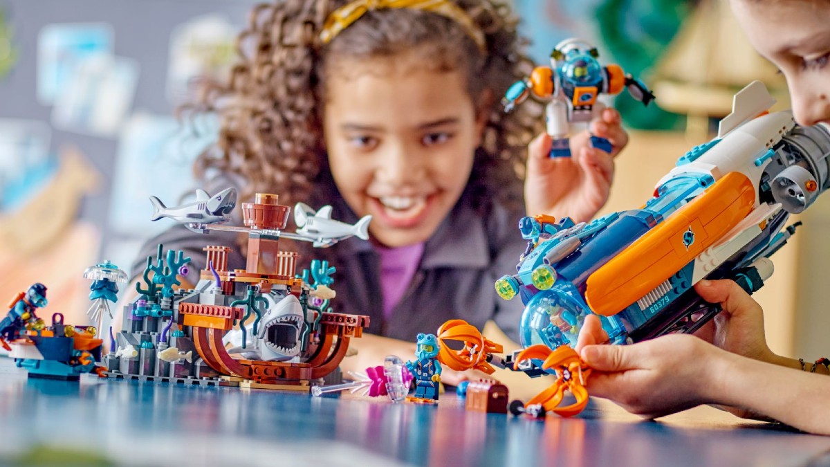Head under the sea and into the snow with new LEGO City sets