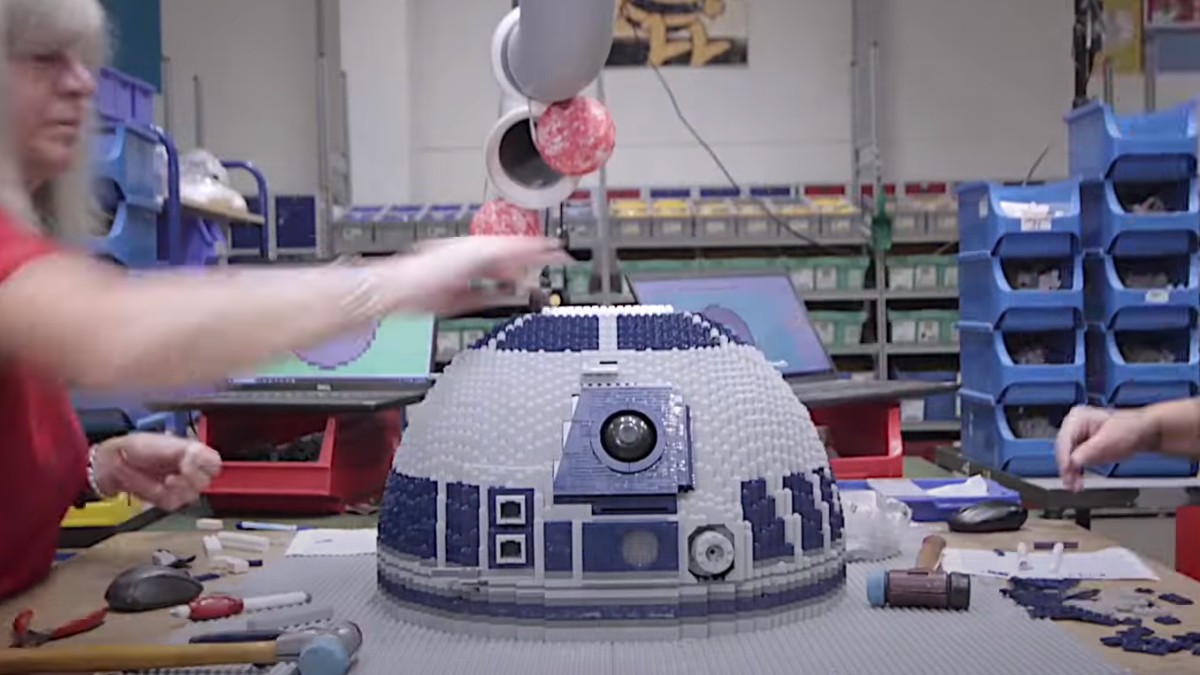 27,000-piece LEGO Star Wars R2-D2 model is touring the world