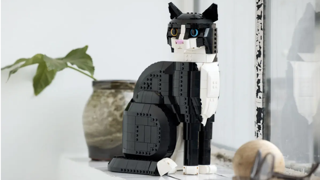 LEGO Ideas 21349 Tuxedo Cat, Titelbild 1024x576