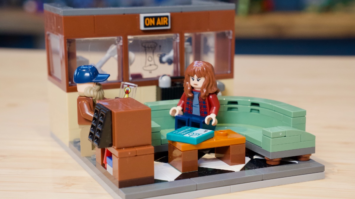 LEGO Stranger Things 40891 WSQK The Squawk Radio Station review title