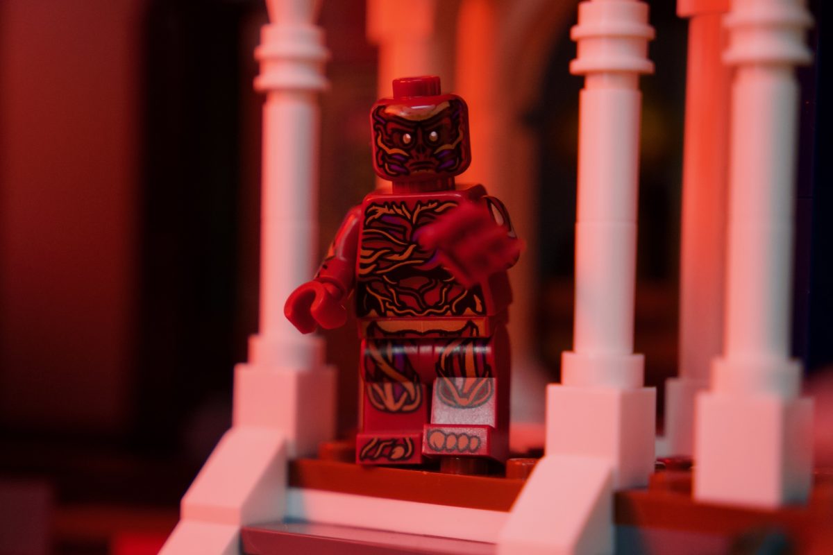 Iconos LEGO 11370 Stranger Things Reseña de Creel House 97 1200x800