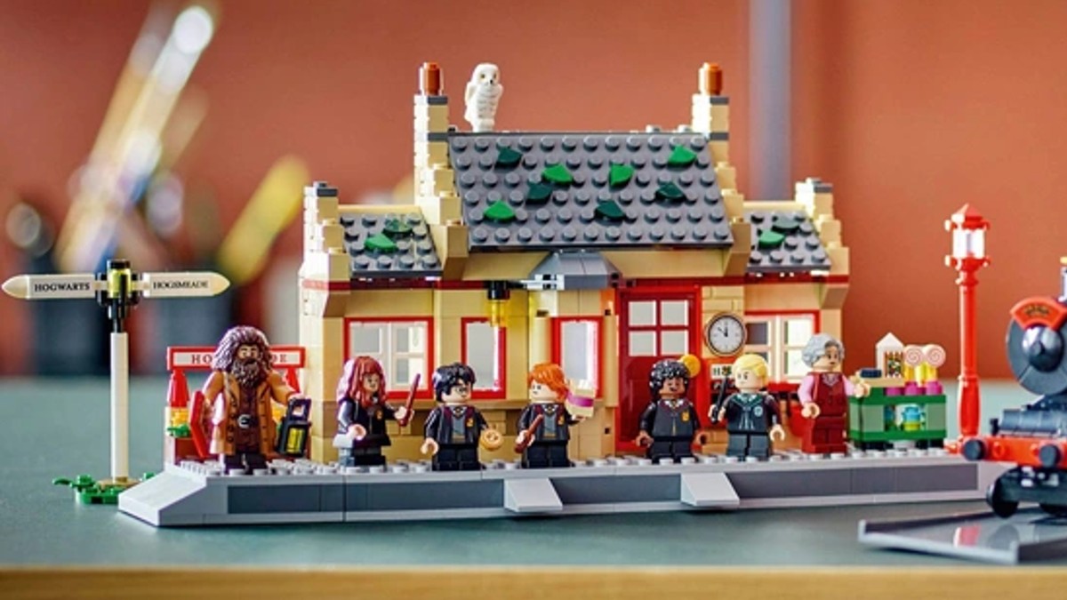 Comparing LEGO Harry Potter’s Hogsmeade stations – nine years apart 