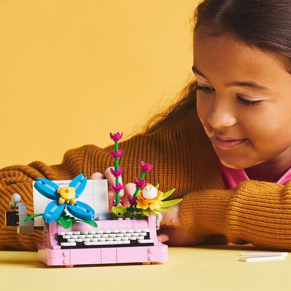 LEGO Creator 3 in 1 31169 Typewriter With Flowers 8