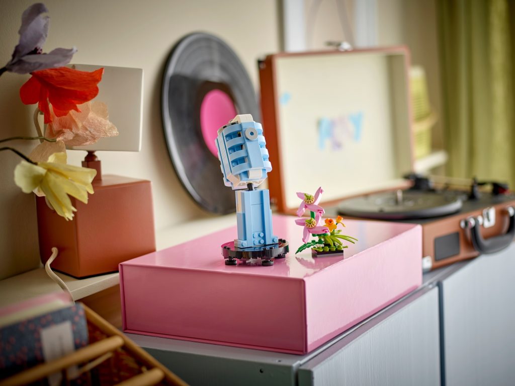 LEGO Creator 3 en 1 31172 Tocadiscos con flores 14 1024x767