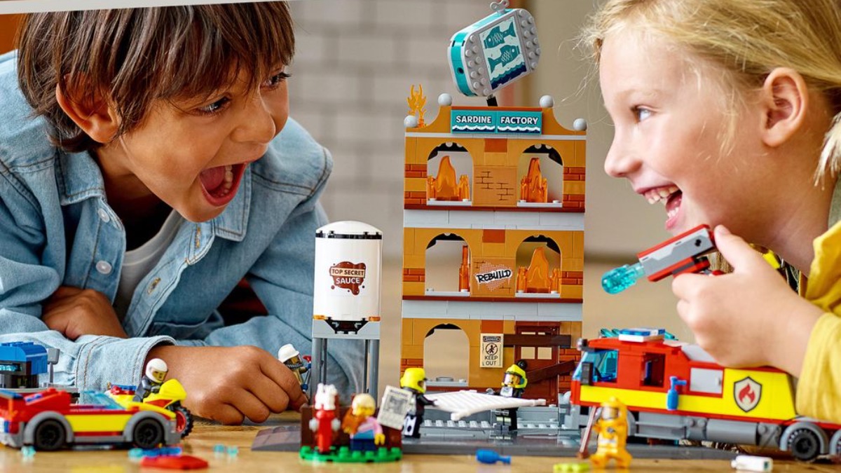 More LEGO CITY 2022 sets revealed, including school and lifeguard station