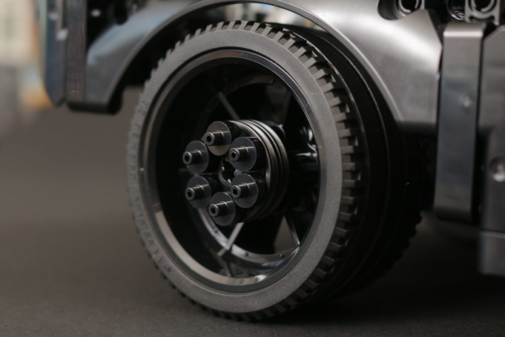 LEGO Technic 42127 Il Batman Recensione della Batmobile 16 1024x683