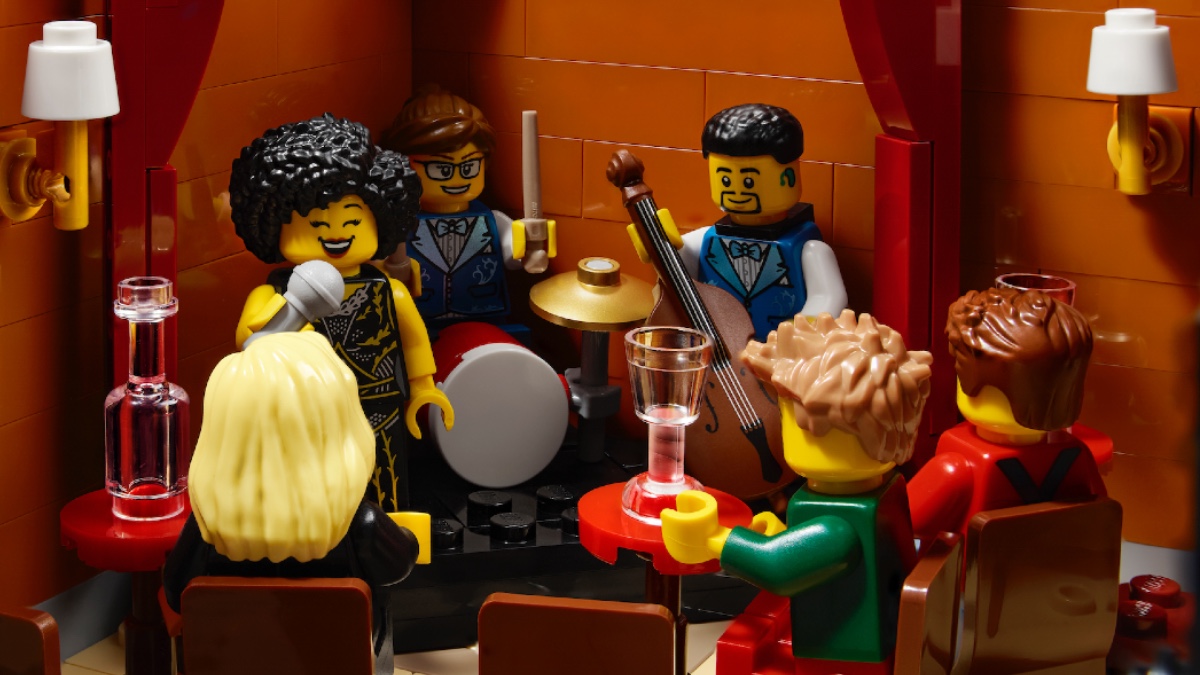 WATCH: LEGO Icons 10312 Jazz Club is all about that bass