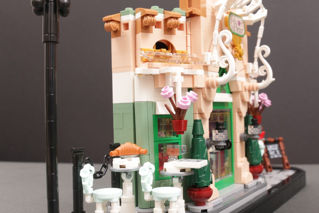 Reseña del LEGO Icons 10362 French Cafe (21 pulgadas, 1024 x 683 píxeles)