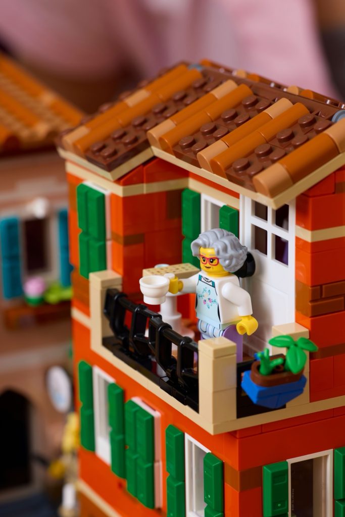 LEGO Ideas 21359 Riviera Italiana 12 683x1024