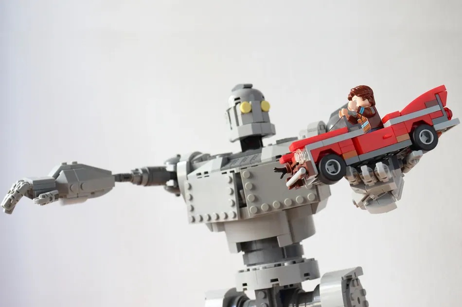 LEGO Ideas The Iron Giant in the Forest 4