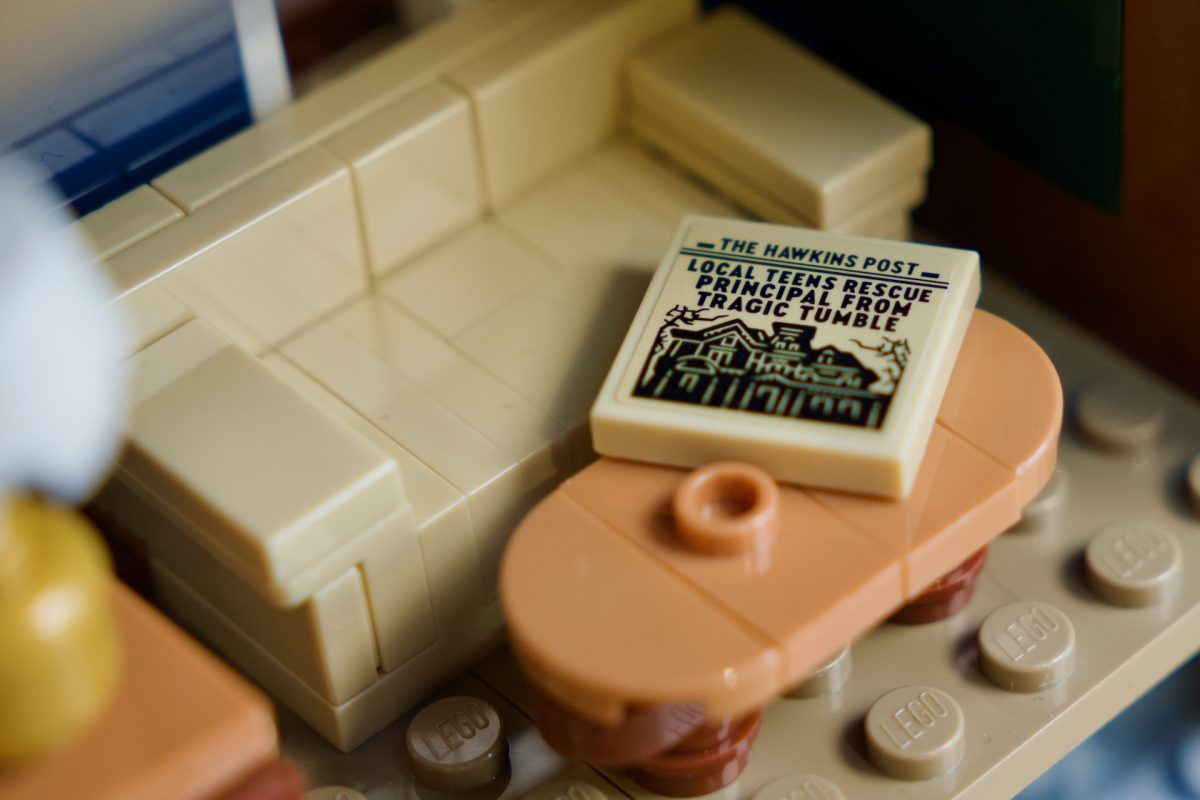 Iconos LEGO 11370 Stranger Things Reseña de Creel House 94 1200x800