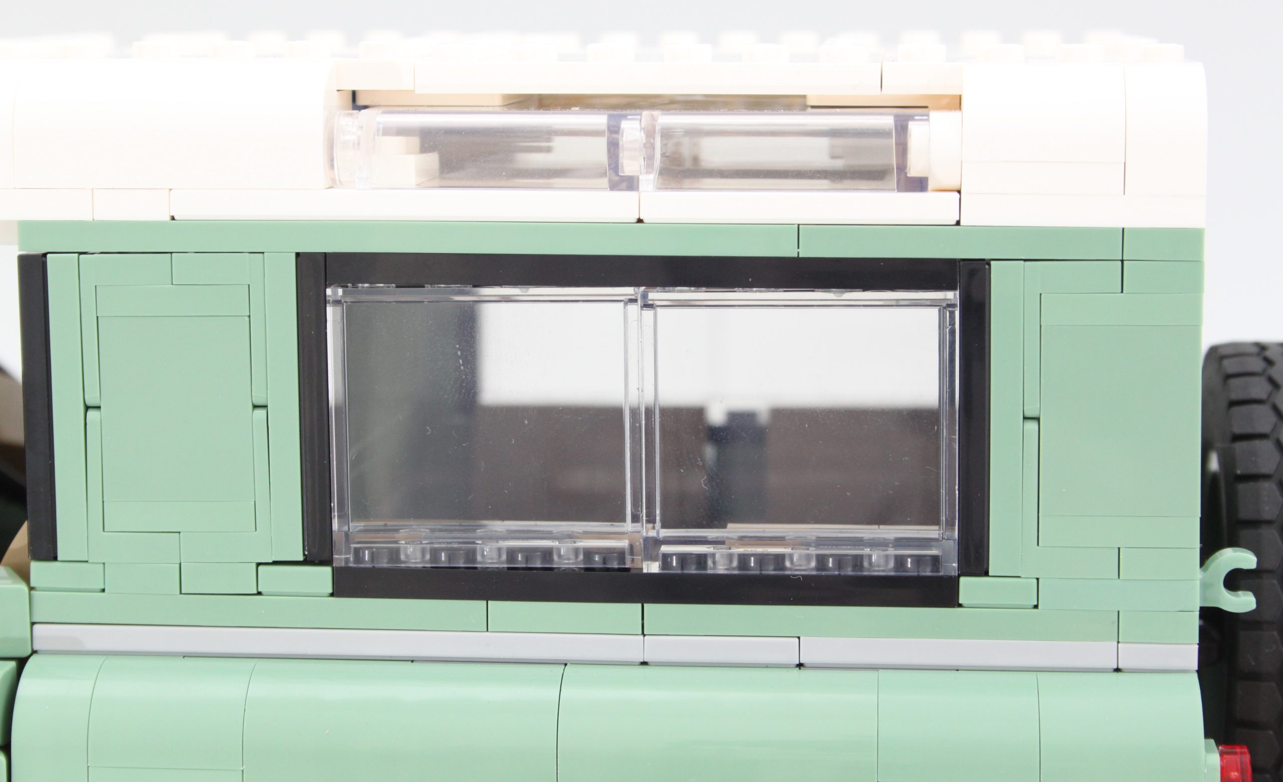 LEGO ICONS 10317 Land Rover Classic Defender 90 review 2 scaled