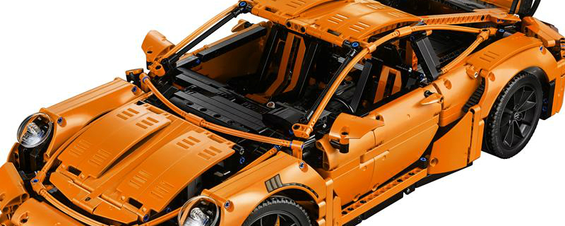 Discover the iconic Porsche 911 GT3 RS