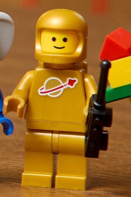 LEGO ideas 21358 warm gold classic space