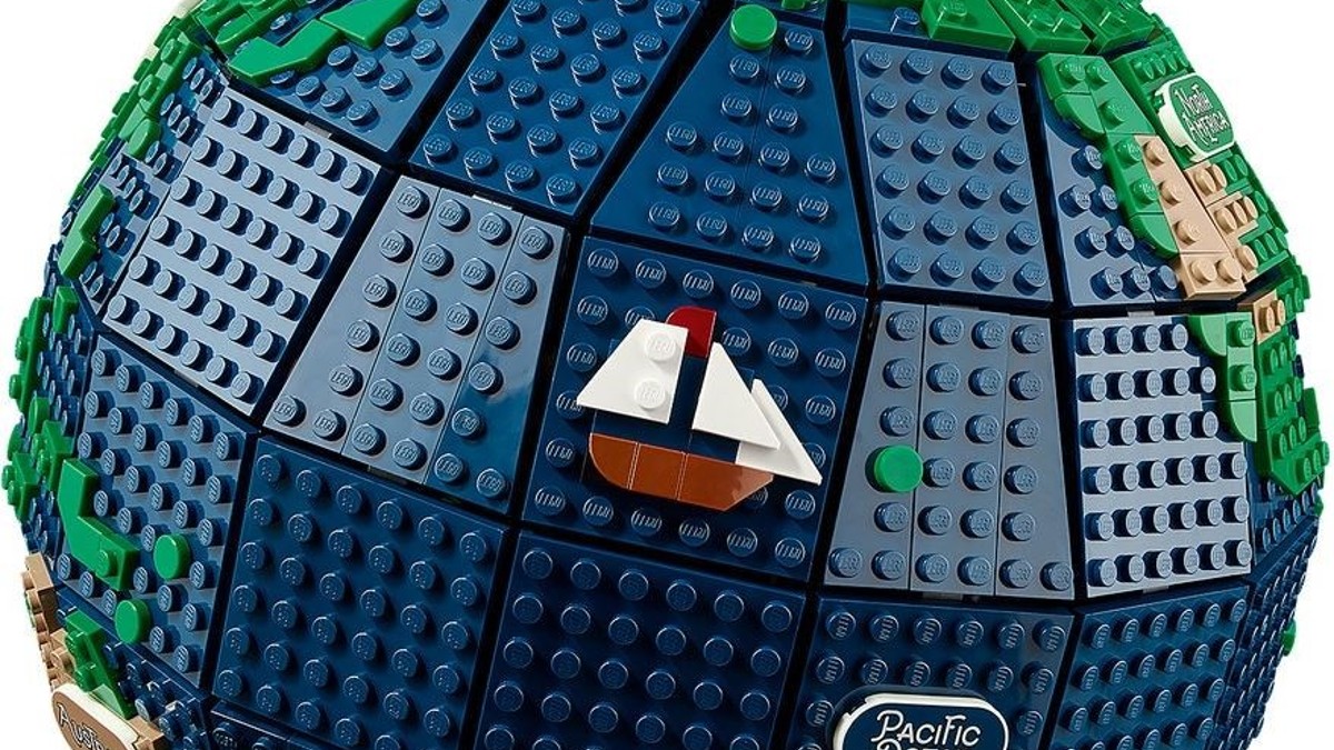 LEGO Ideas 21332 The Globe includes a reference to 92177 Ship in a Bottle