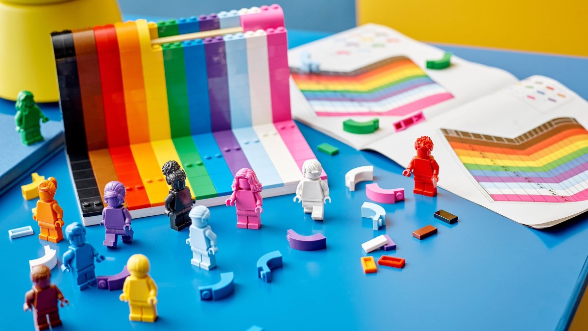 LEGO 40516 Everyone is Awesome wins LGBT Award