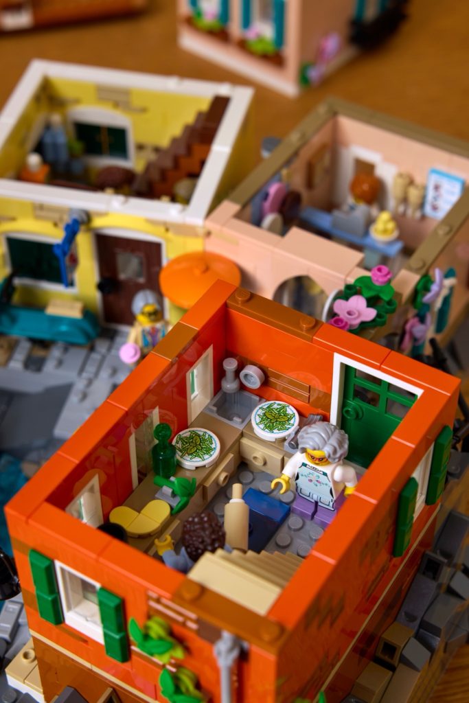 LEGO Ideas 21359 Riviera Italiana 10 683x1024