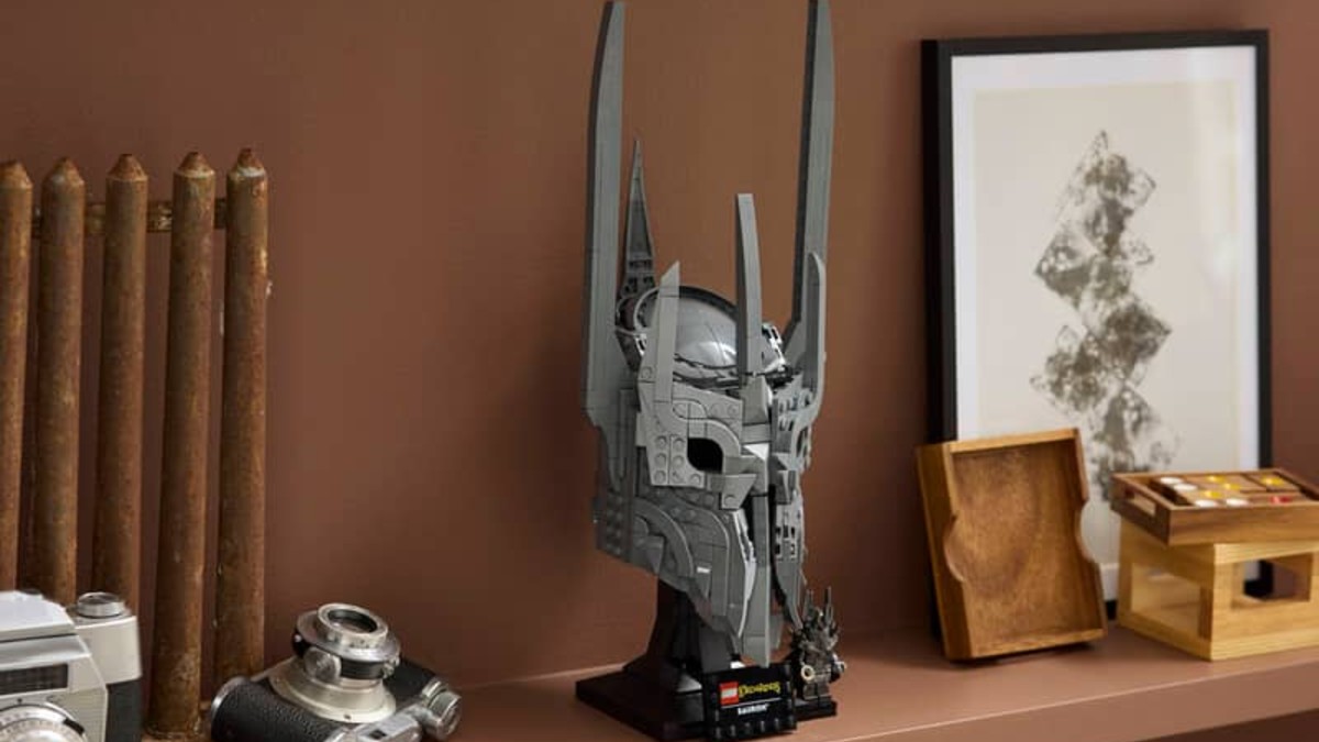 Amazon price-matches LEGO Sauron's helmet discount