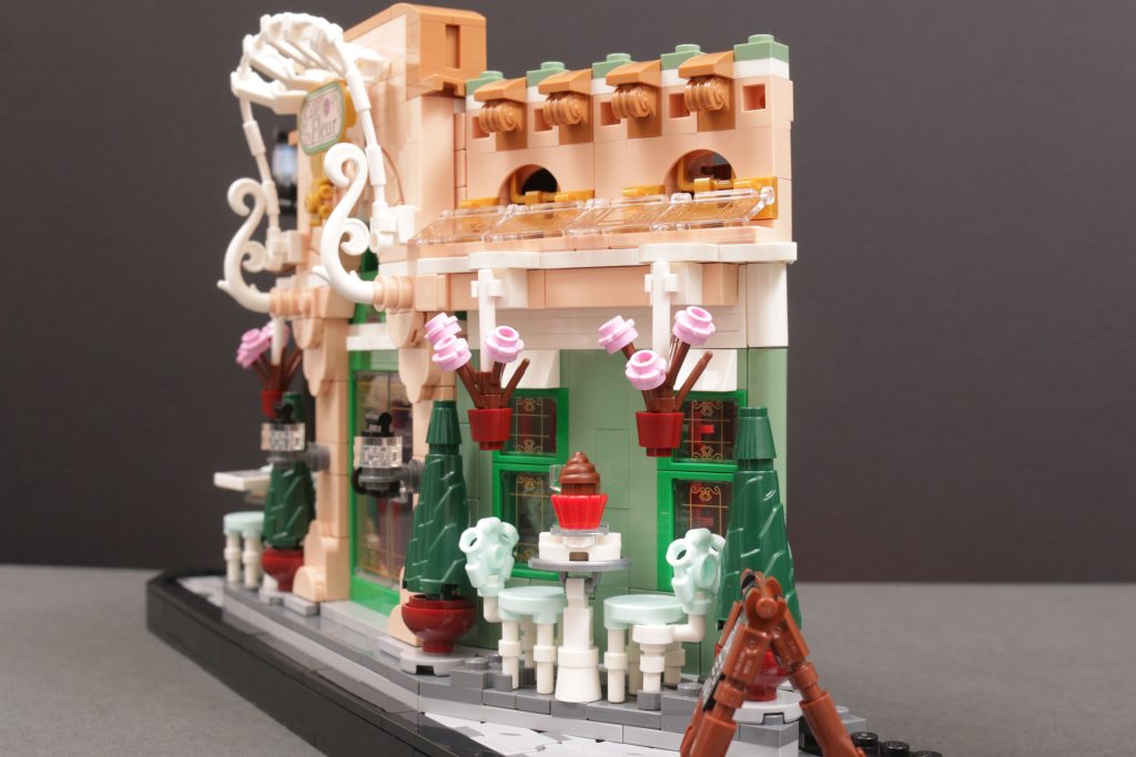 Reseña del LEGO Icons 10362 French Cafe (22 pulgadas, 1024 x 683 píxeles)