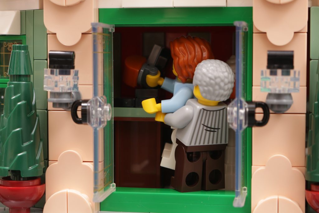 LEGO Icons 10362 Fransk Café anmeldelse, ikke rigtigt til minifigurer 13 1024x683