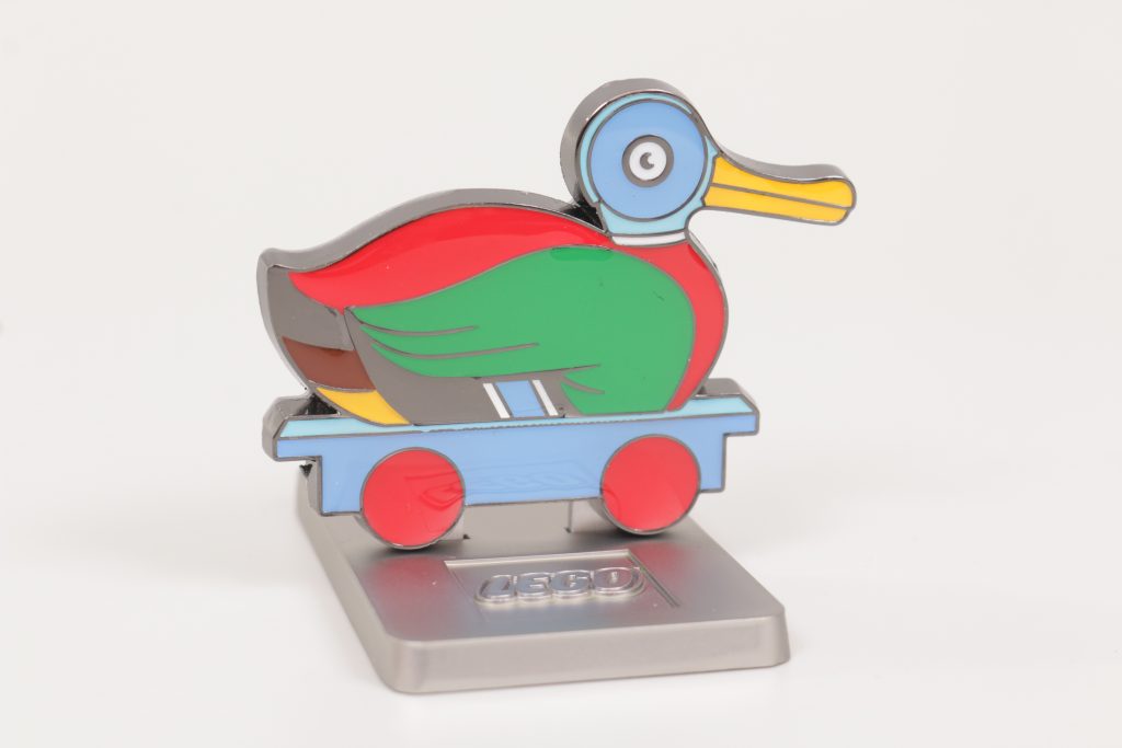 Magnete mit Enten- und Rittermotiven – ein Überblick über einige LEGO Insider-Prämien 12 1024x683