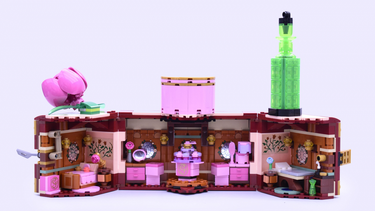 LEGO Wicked 75683 Glinda & Elphaba's Dormitory review
