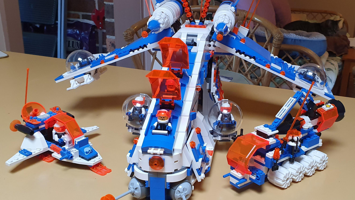 LEGO Star Wars Republic Gunship meets Ice Planet in new model