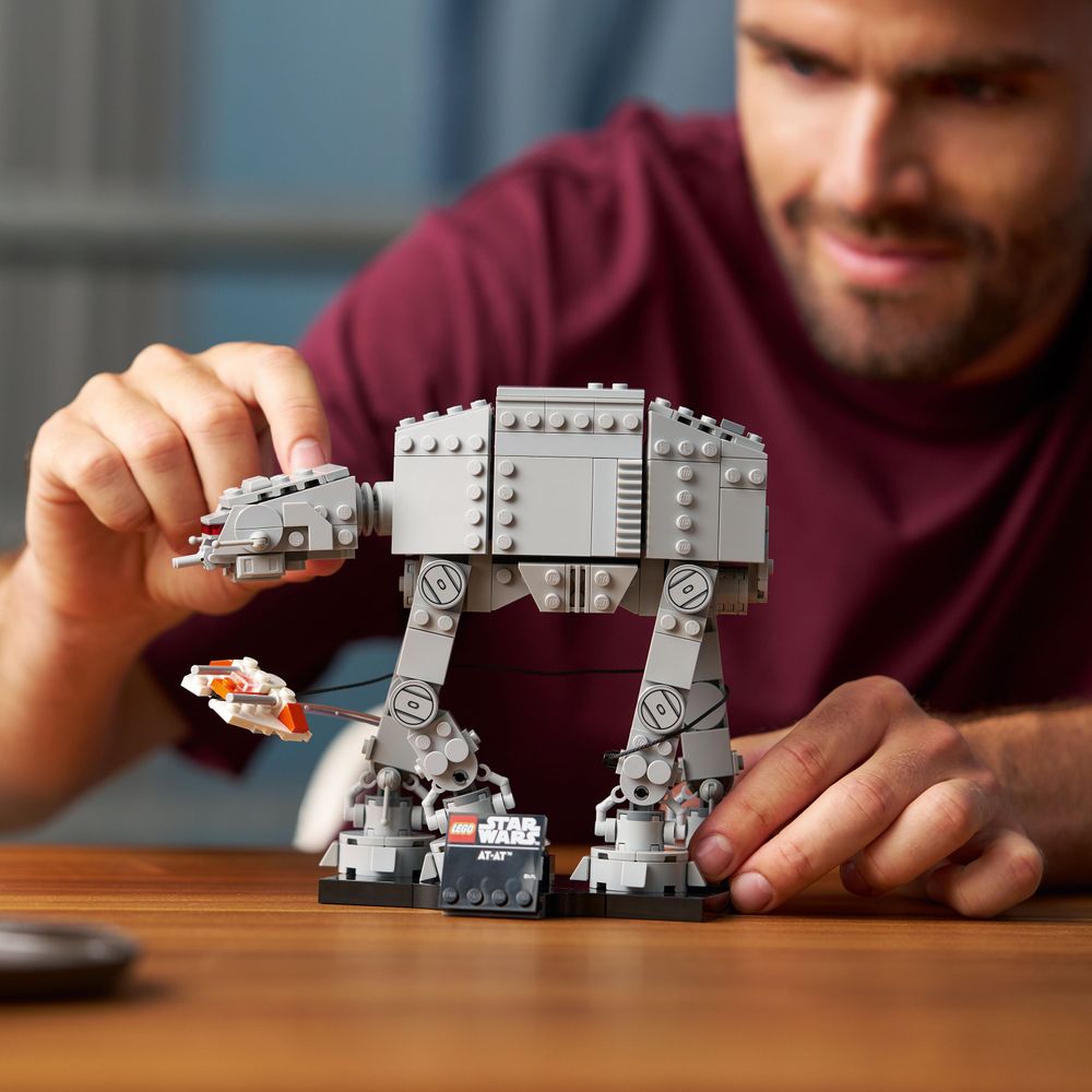 More images of LEGO Star Wars 2026 midi-scale vehicles spotted