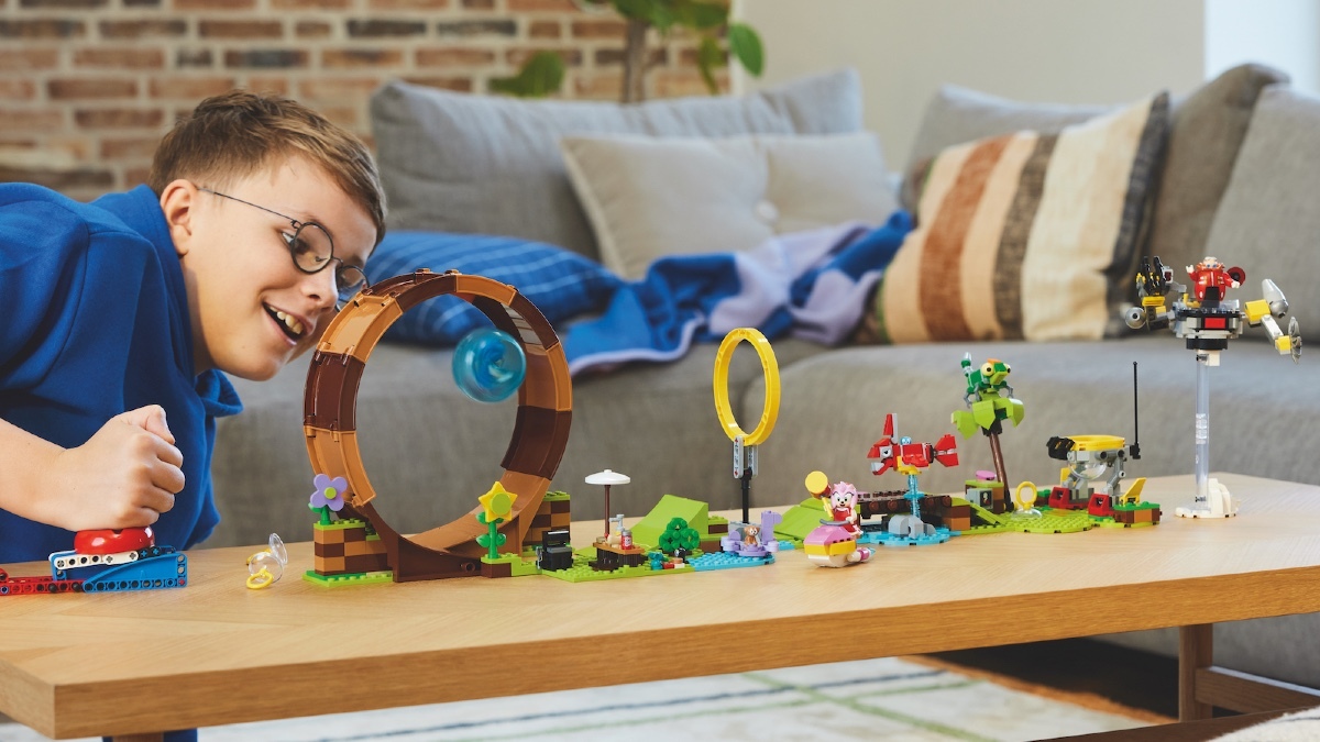 Comparing Sonic the Hedgehog minifigures to LEGO Dimensions