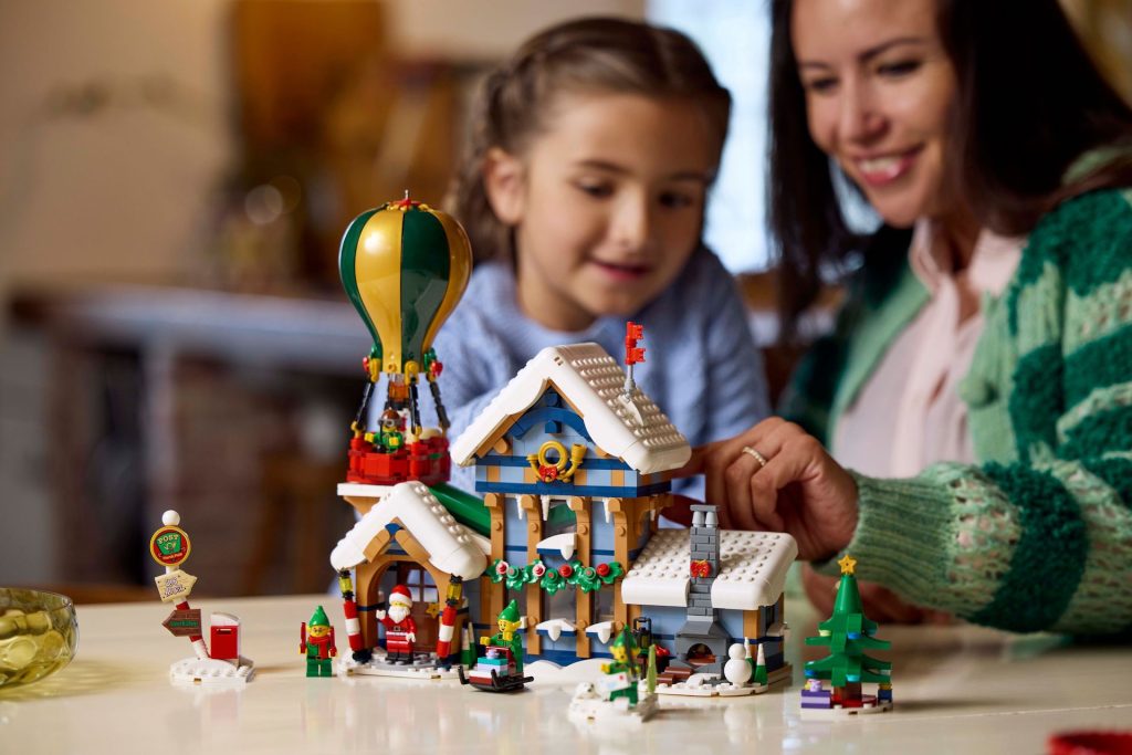 LEGO Winter Village 10339 Santas Post Office 26 1024x683