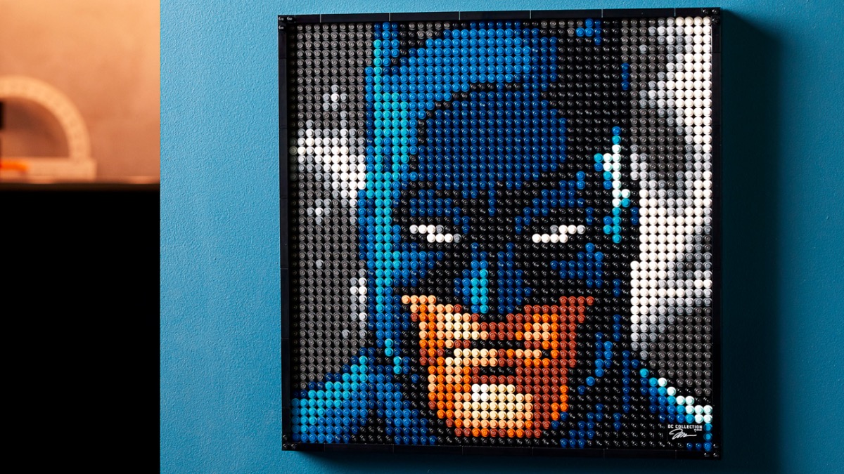 Jim Lee discusses sketching for LEGO Art Batman set