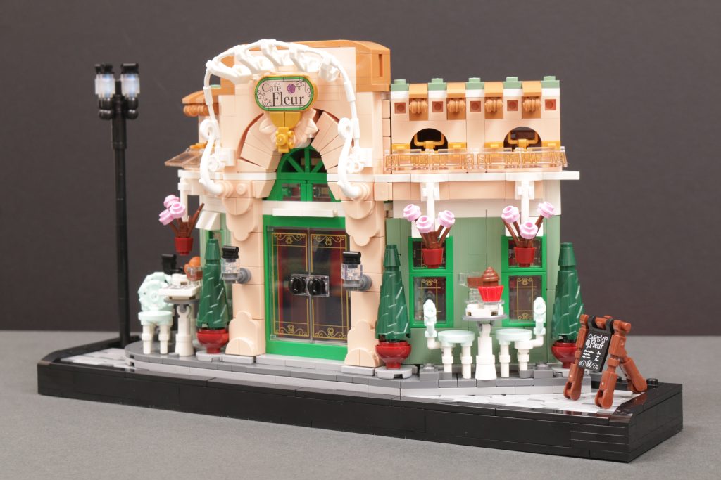 Reseña del LEGO Icons 10362 French Cafe (32 pulgadas, 1024 x 683 píxeles)